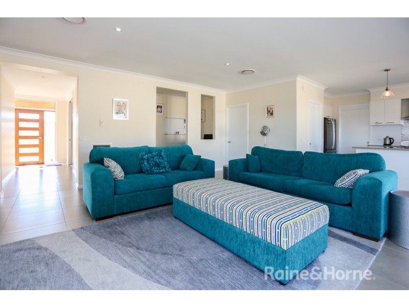 7 Billabong Close, Kelso NSW 2795