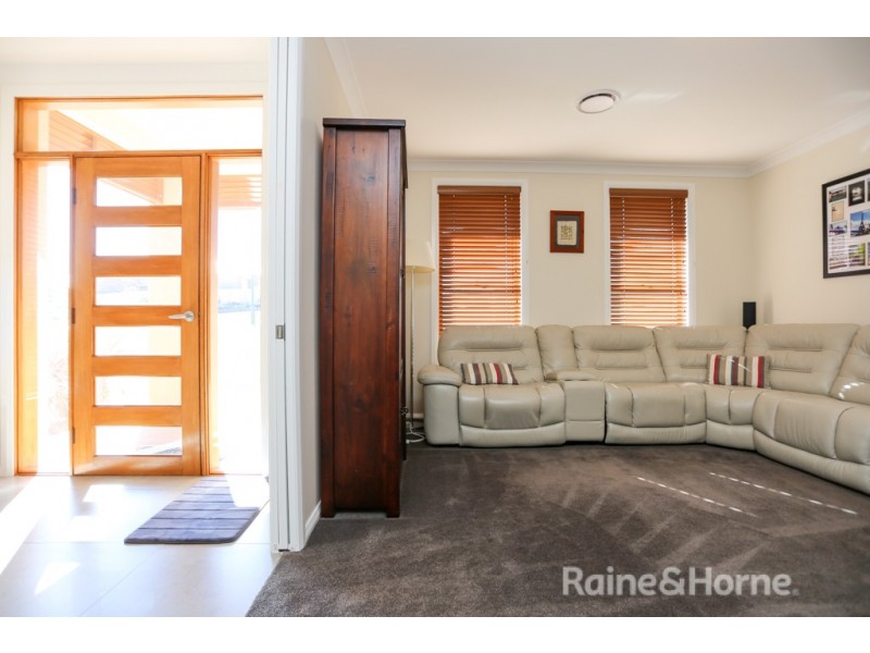 7 Billabong Close, Kelso NSW 2795