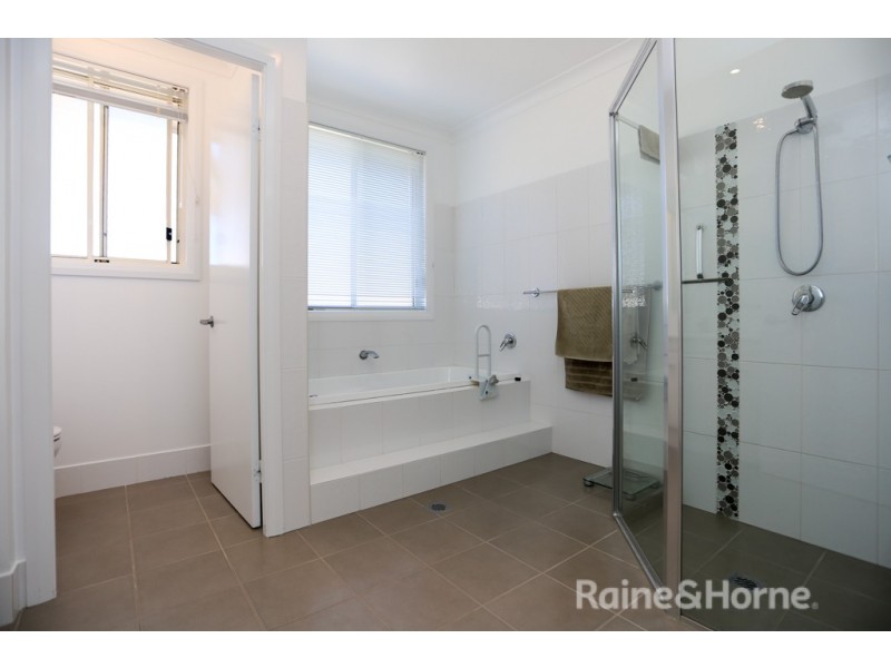7 Billabong Close, Kelso NSW 2795