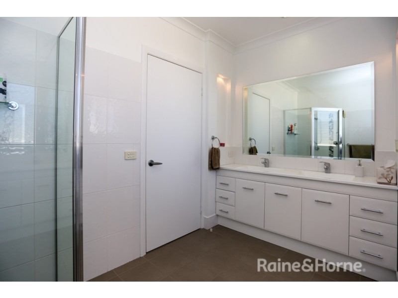 7 Billabong Close, Kelso NSW 2795