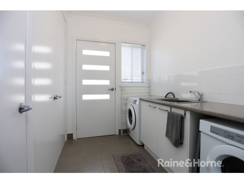 7 Billabong Close, Kelso NSW 2795