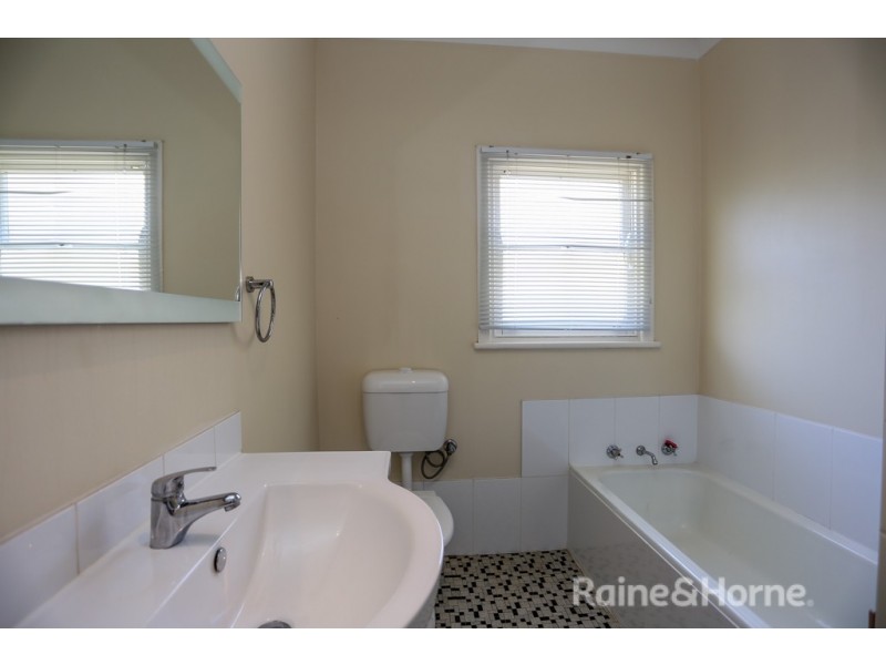 9 Lewins Street, South Bathurst NSW 2795