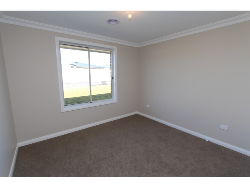 8 Coates Drive, Kelso NSW 2795