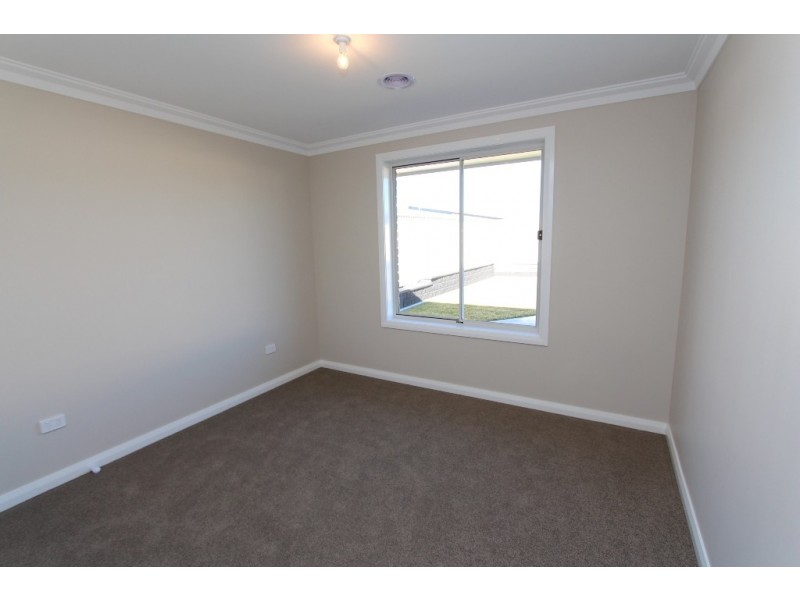 8 Coates Drive, Kelso NSW 2795