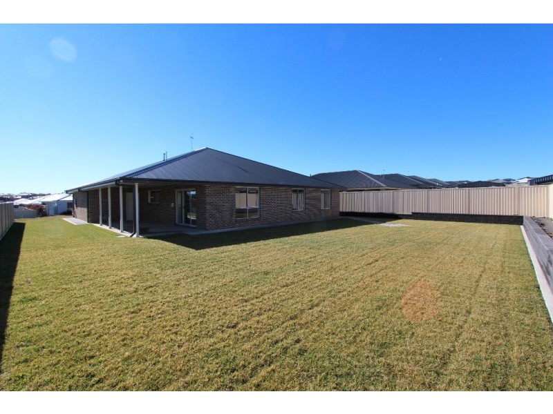 8 Coates Drive, Kelso NSW 2795