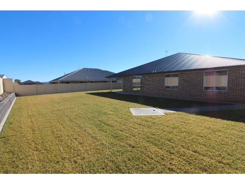 8 Coates Drive, Kelso NSW 2795