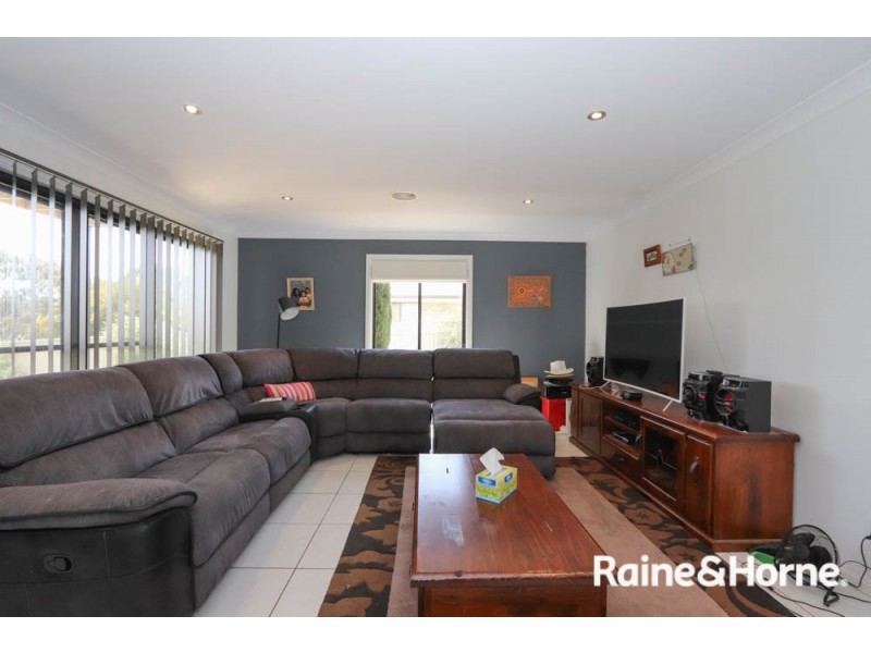 48 James Barnet Drive, Kelso NSW 2795