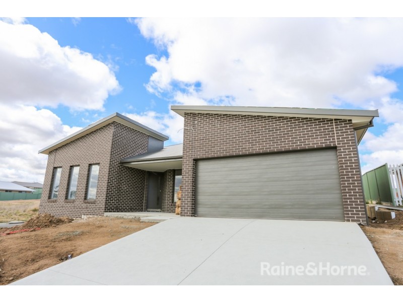 20 Governors Parade, Windradyne NSW 2795