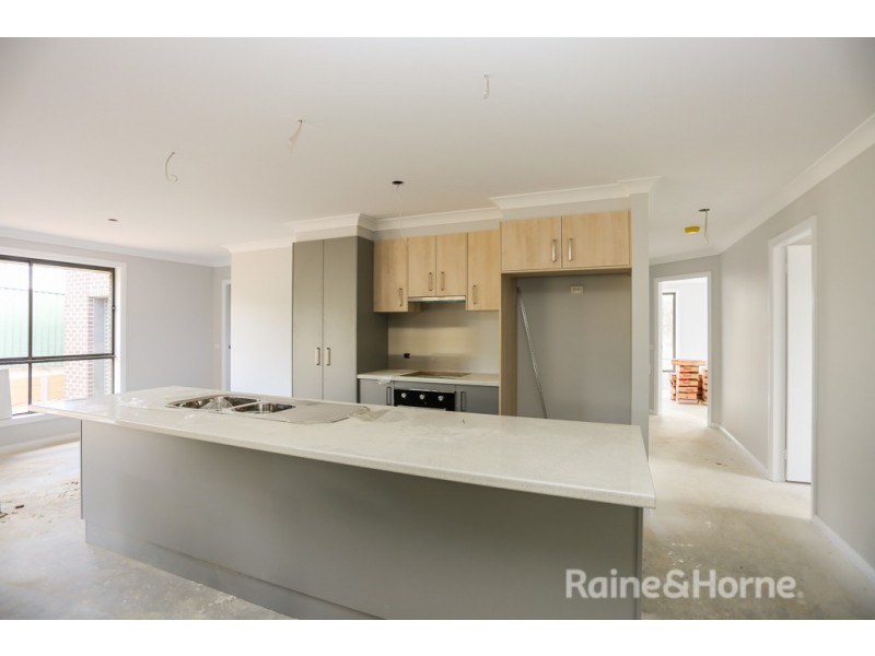 20 Governors Parade, Windradyne NSW 2795