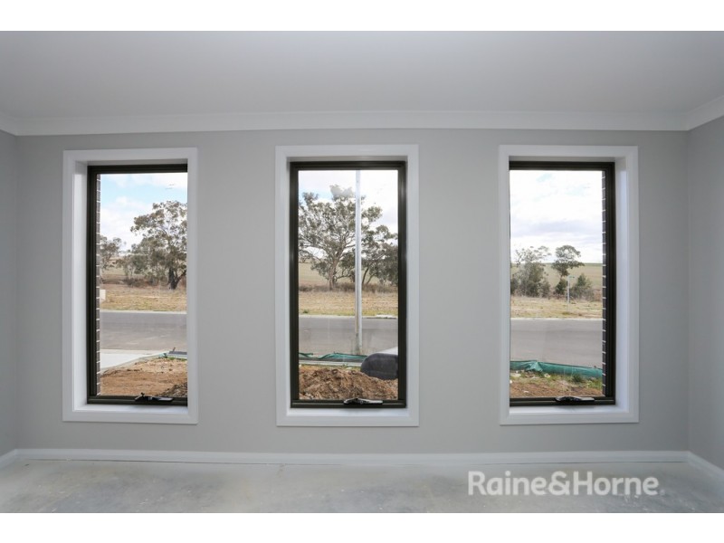 20 Governors Parade, Windradyne NSW 2795