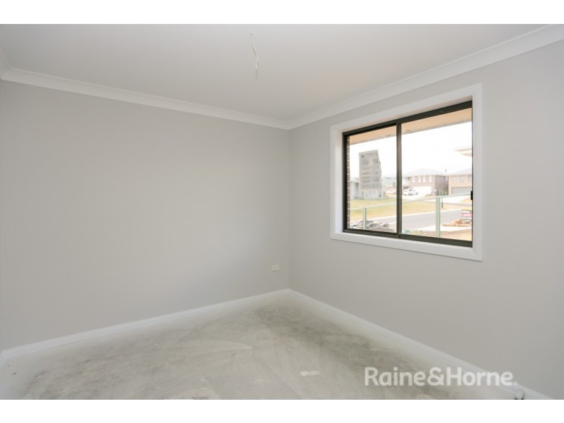 20 Governors Parade, Windradyne NSW 2795