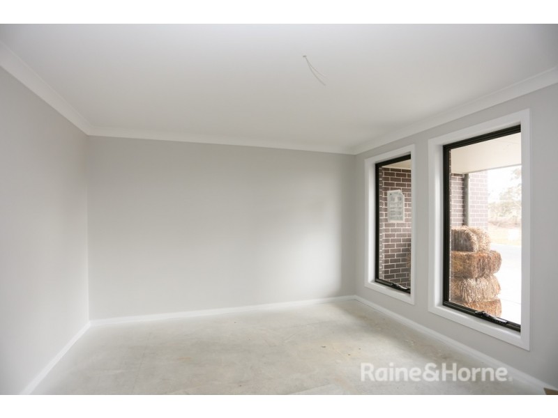 20 Governors Parade, Windradyne NSW 2795