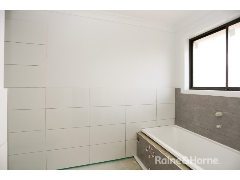 20 Governors Parade, Windradyne NSW 2795