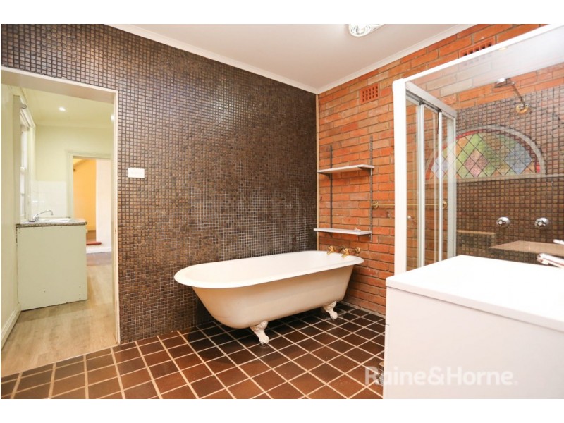 54 Seymour Street, Bathurst NSW 2795