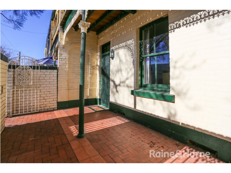 54 Seymour Street, Bathurst NSW 2795