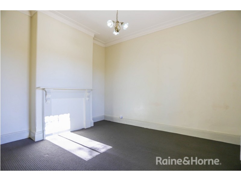 54 Seymour Street, Bathurst NSW 2795