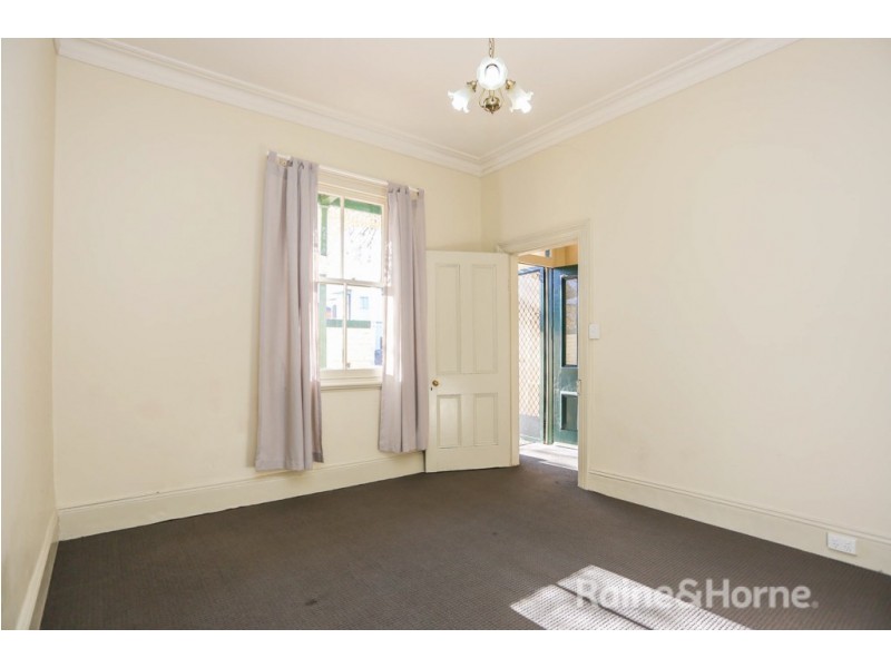 54 Seymour Street, Bathurst NSW 2795