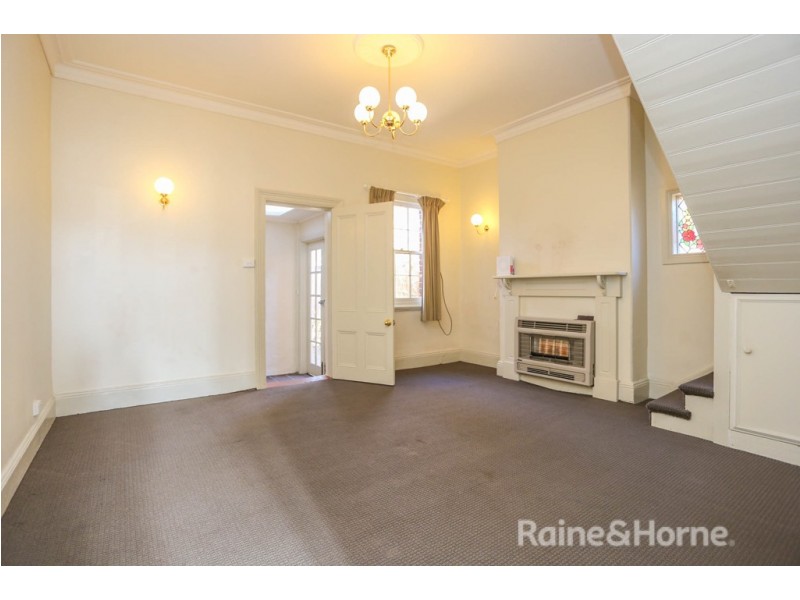 54 Seymour Street, Bathurst NSW 2795