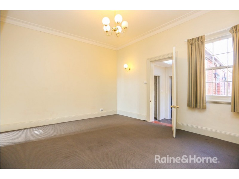 54 Seymour Street, Bathurst NSW 2795