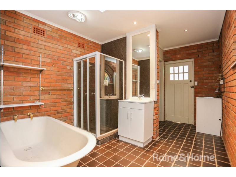 54 Seymour Street, Bathurst NSW 2795