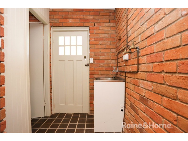 54 Seymour Street, Bathurst NSW 2795