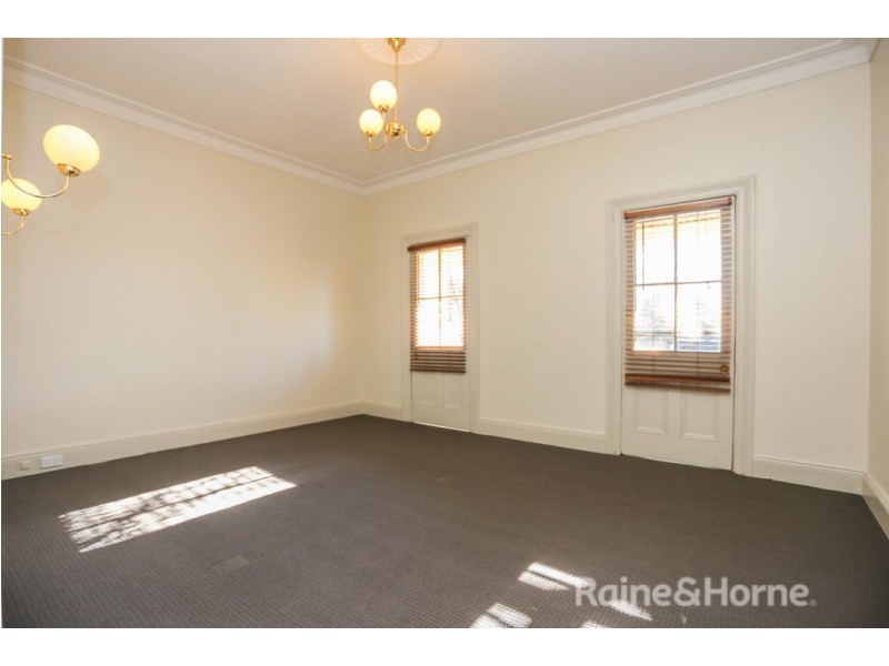 54 Seymour Street, Bathurst NSW 2795