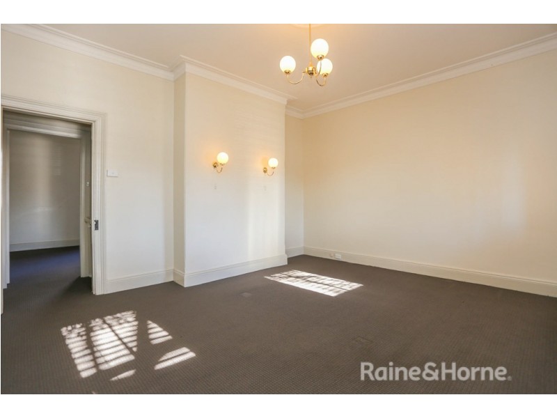 54 Seymour Street, Bathurst NSW 2795