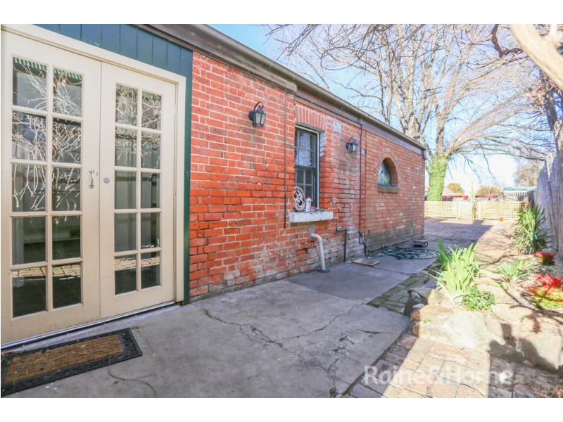 54 Seymour Street, Bathurst NSW 2795