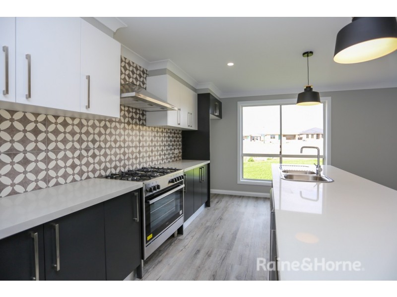 14 Basalt Way, Kelso NSW 2795