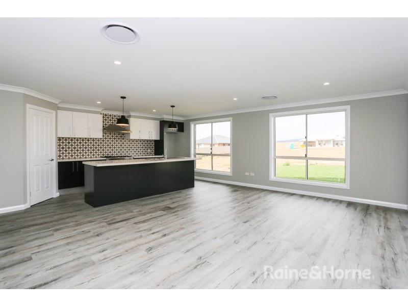 14 Basalt Way, Kelso NSW 2795