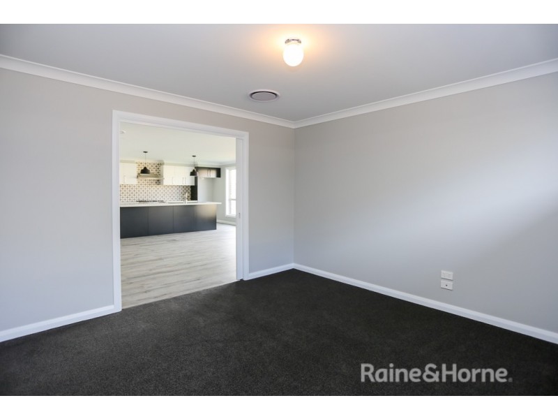 14 Basalt Way, Kelso NSW 2795