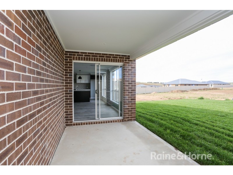 14 Basalt Way, Kelso NSW 2795