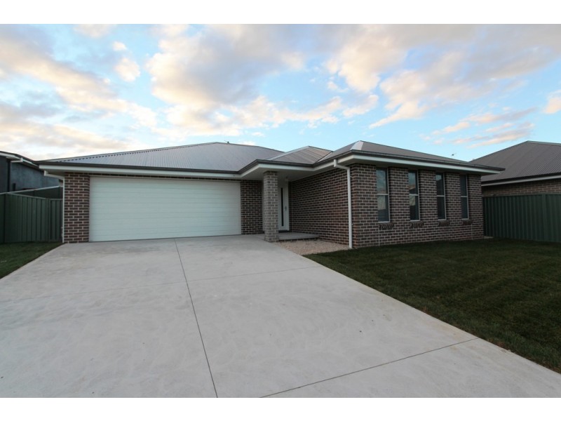 11 Phillip Street, Llanarth NSW 2795