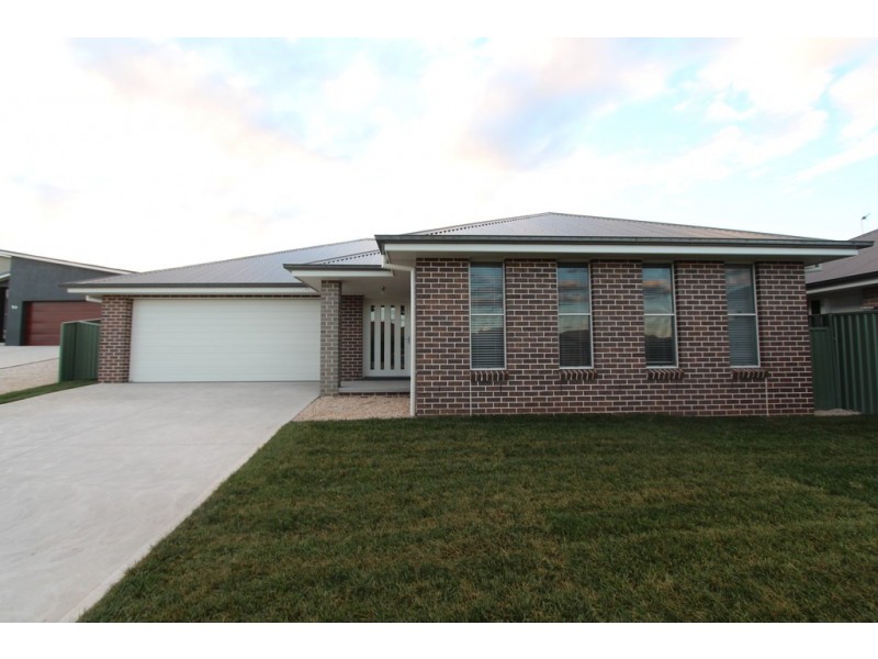 11 Phillip Street, Llanarth NSW 2795