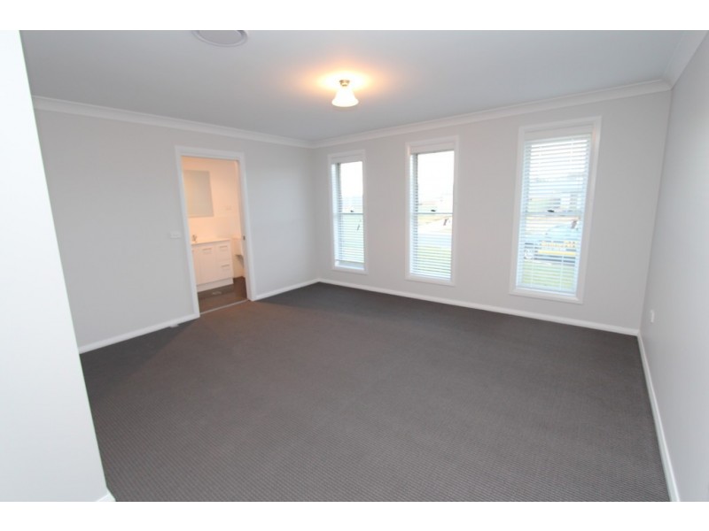 11 Phillip Street, Llanarth NSW 2795