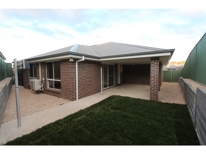 11 Phillip Street, Llanarth NSW 2795