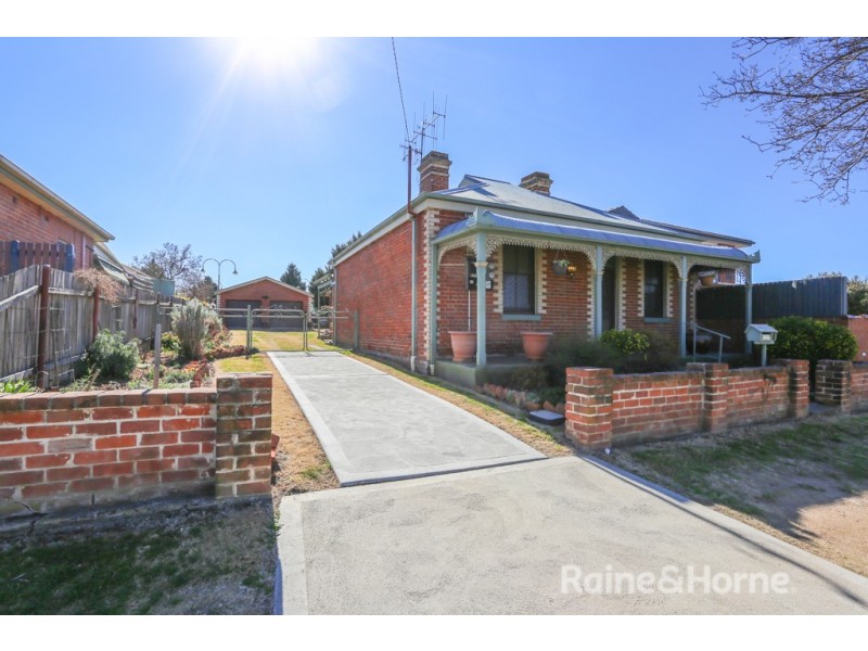 27 Charlotte Street, Bathurst NSW 2795