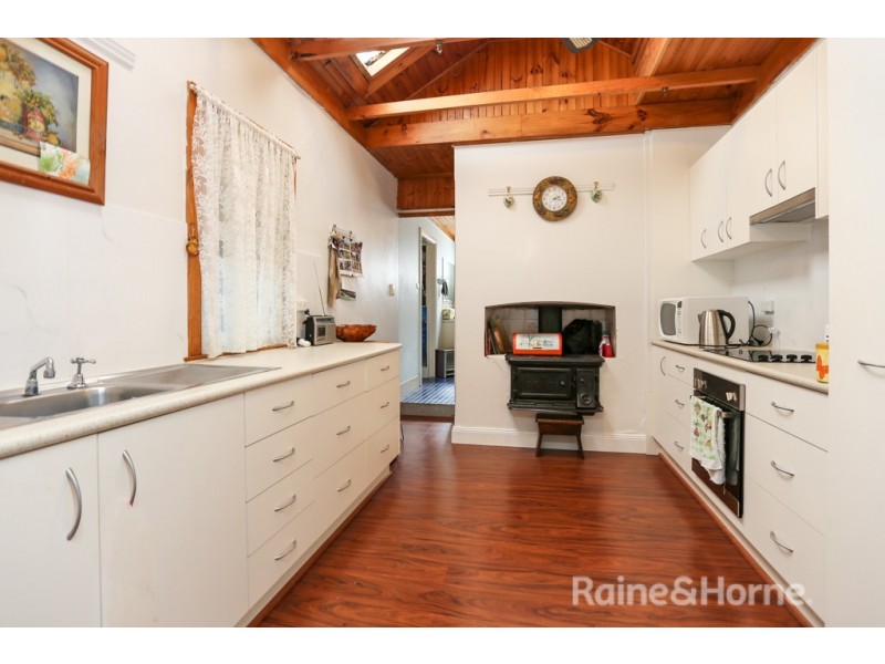 27 Charlotte Street, Bathurst NSW 2795