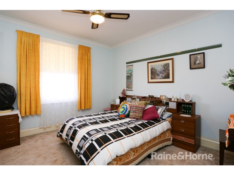 27 Charlotte Street, Bathurst NSW 2795