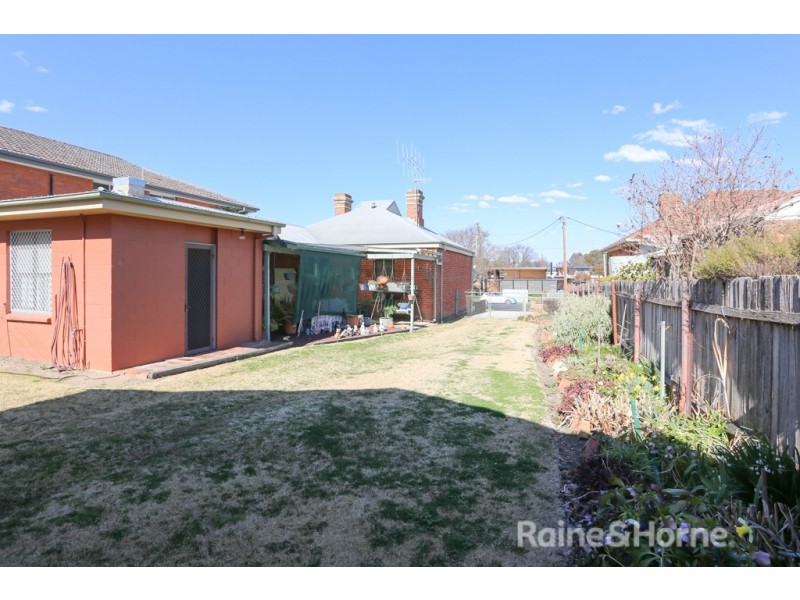 27 Charlotte Street, Bathurst NSW 2795