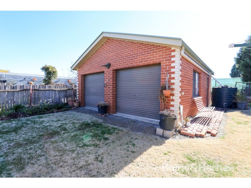 27 Charlotte Street, Bathurst NSW 2795