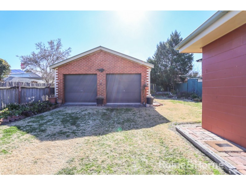 27 Charlotte Street, Bathurst NSW 2795