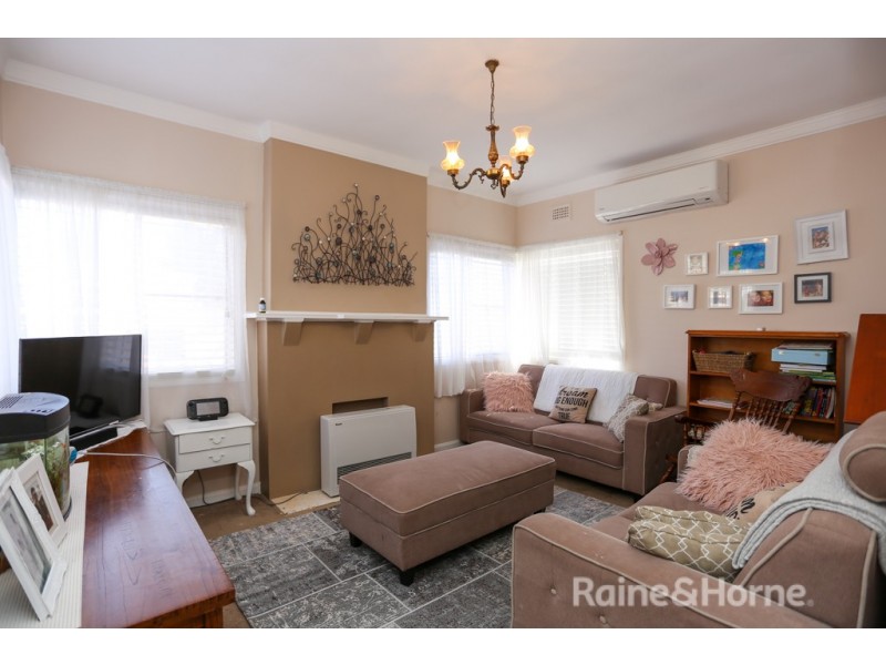 5 Hansard Place, West Bathurst NSW 2795