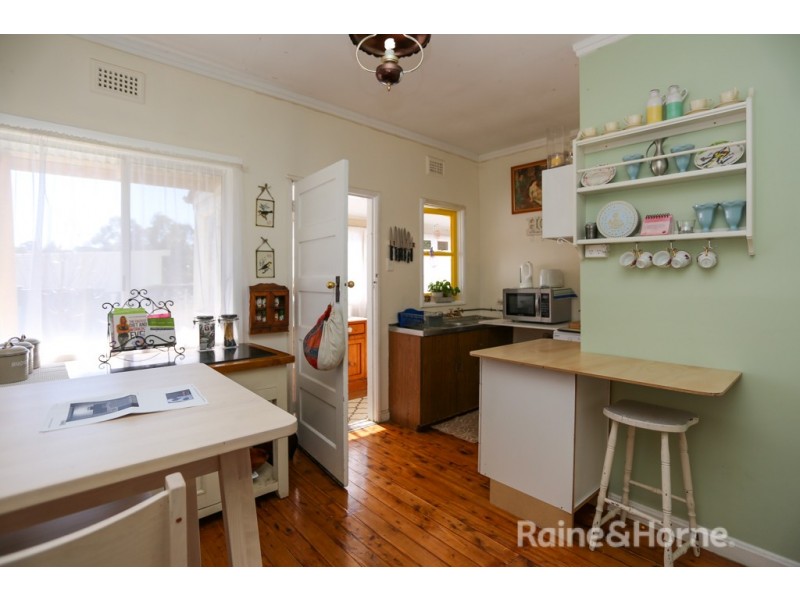 5 Hansard Place, West Bathurst NSW 2795