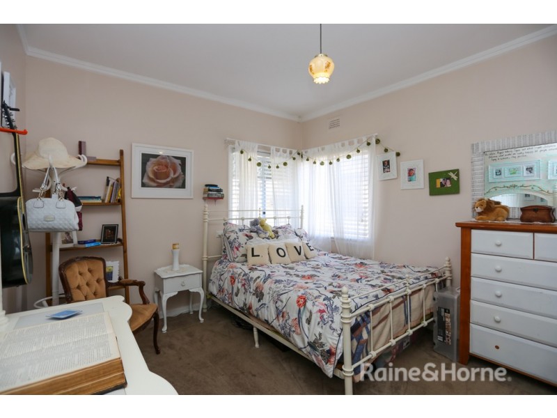 5 Hansard Place, West Bathurst NSW 2795