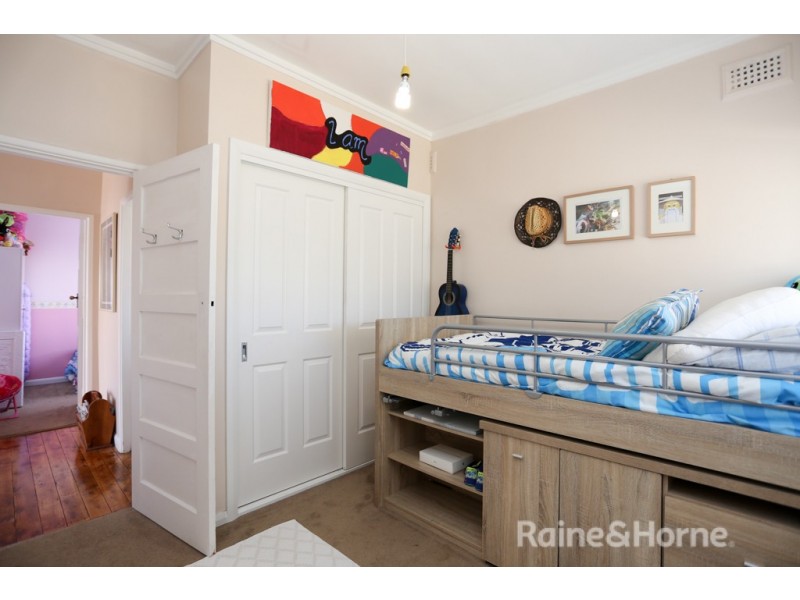 5 Hansard Place, West Bathurst NSW 2795