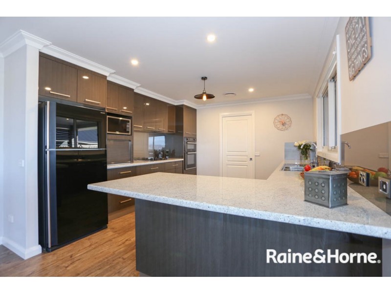 10 McGillan Drive, Kelso NSW 2795