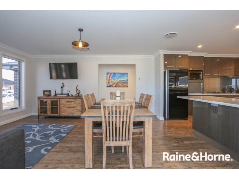 10 McGillan Drive, Kelso NSW 2795