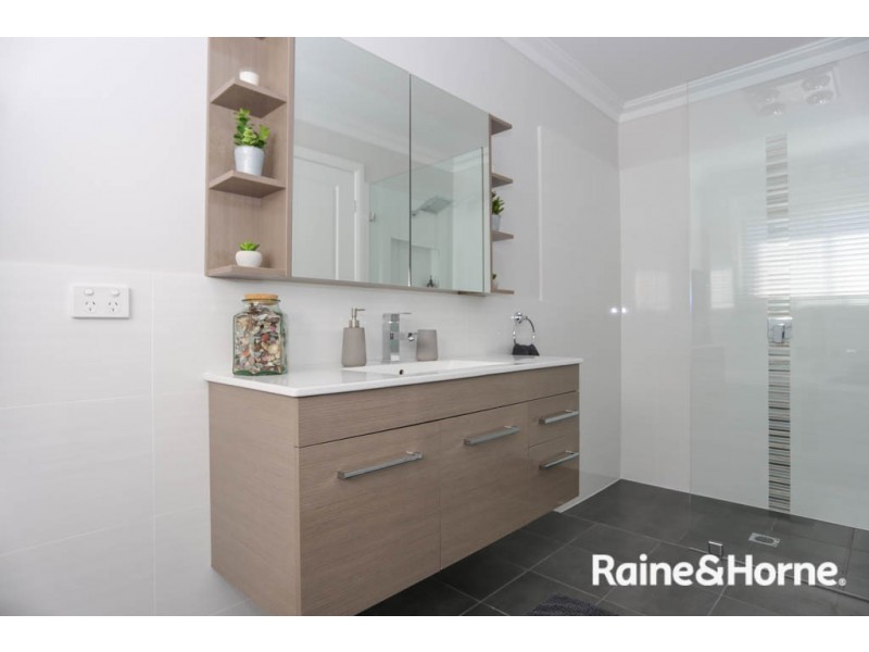10 McGillan Drive, Kelso NSW 2795