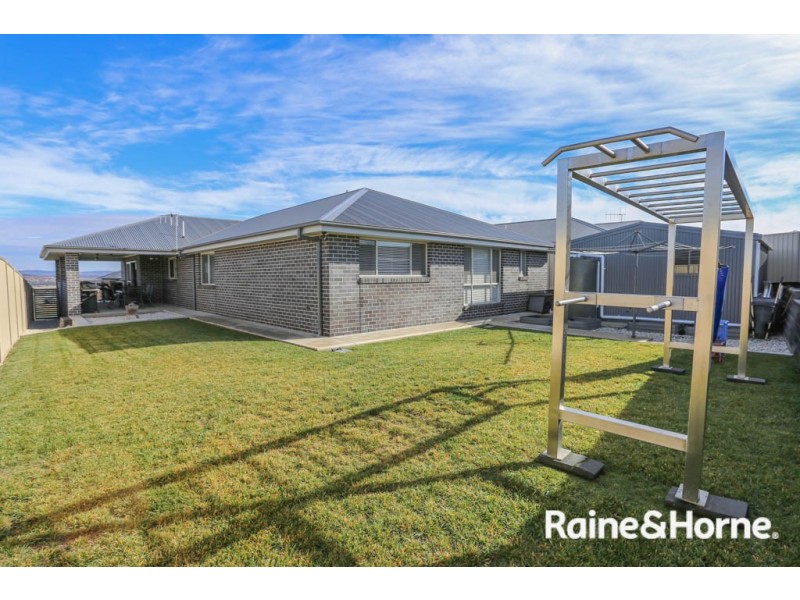 10 McGillan Drive, Kelso NSW 2795